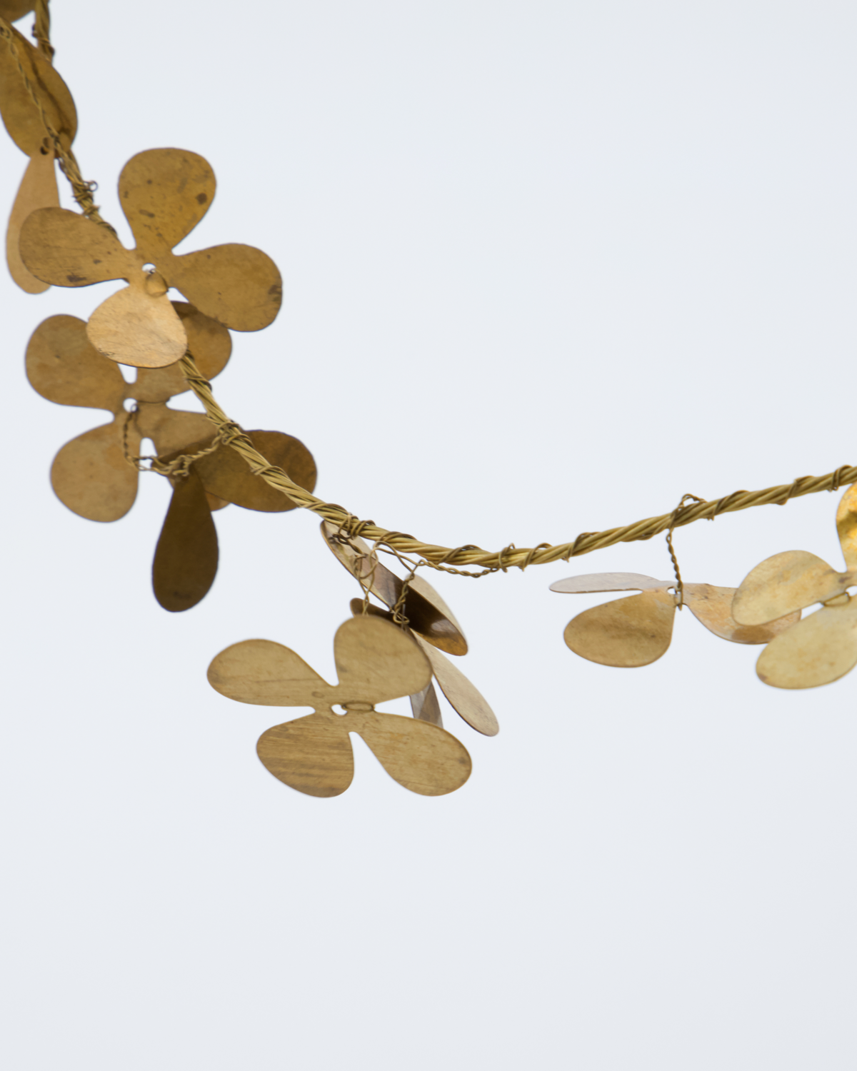 Kleiner goldener Kranz mit Glücksklee