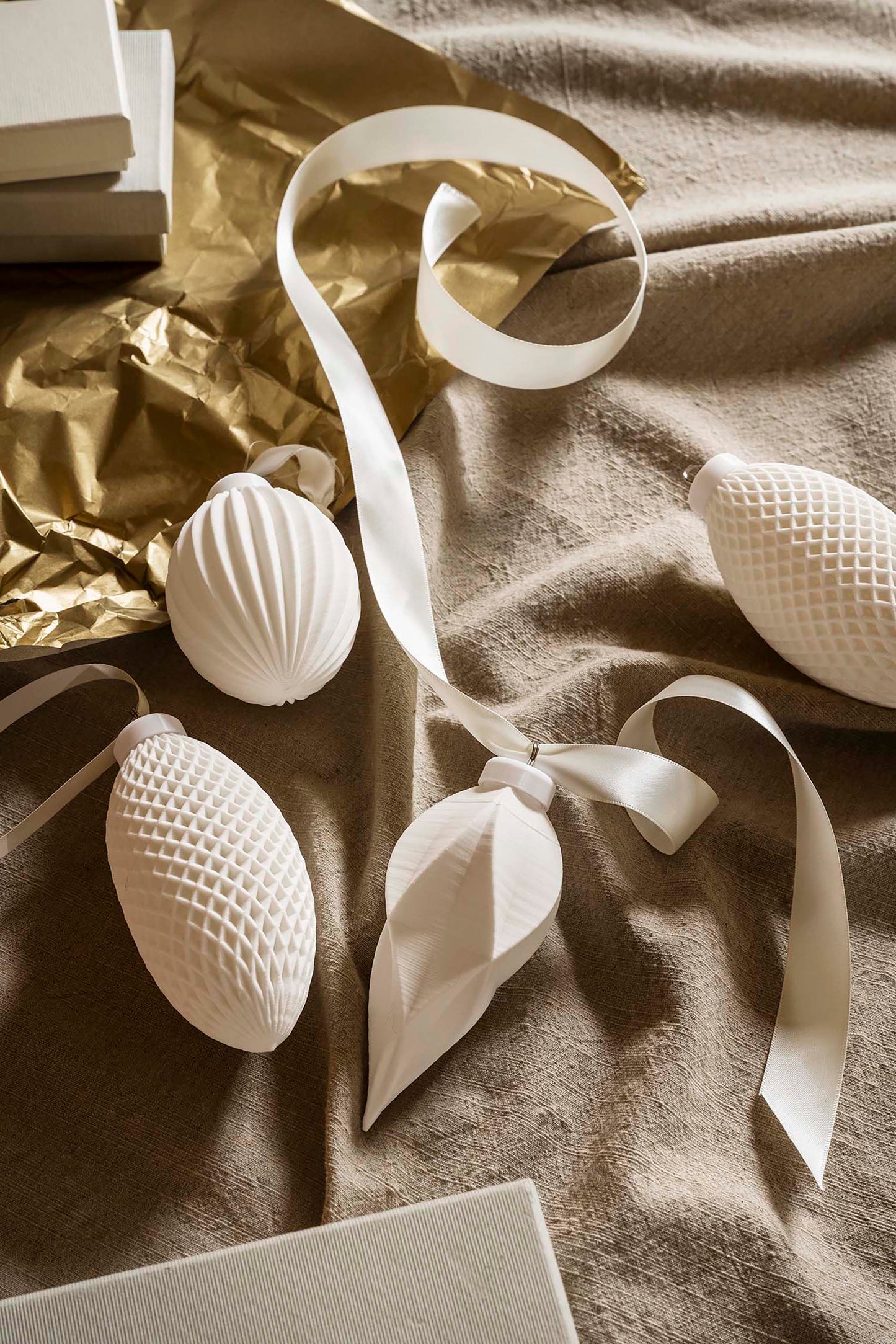 Porzellan Ornament STRIPES