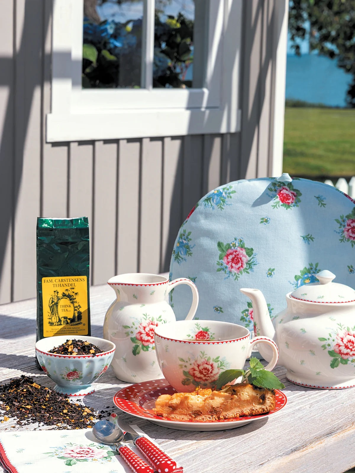 TEACUP Alvia White