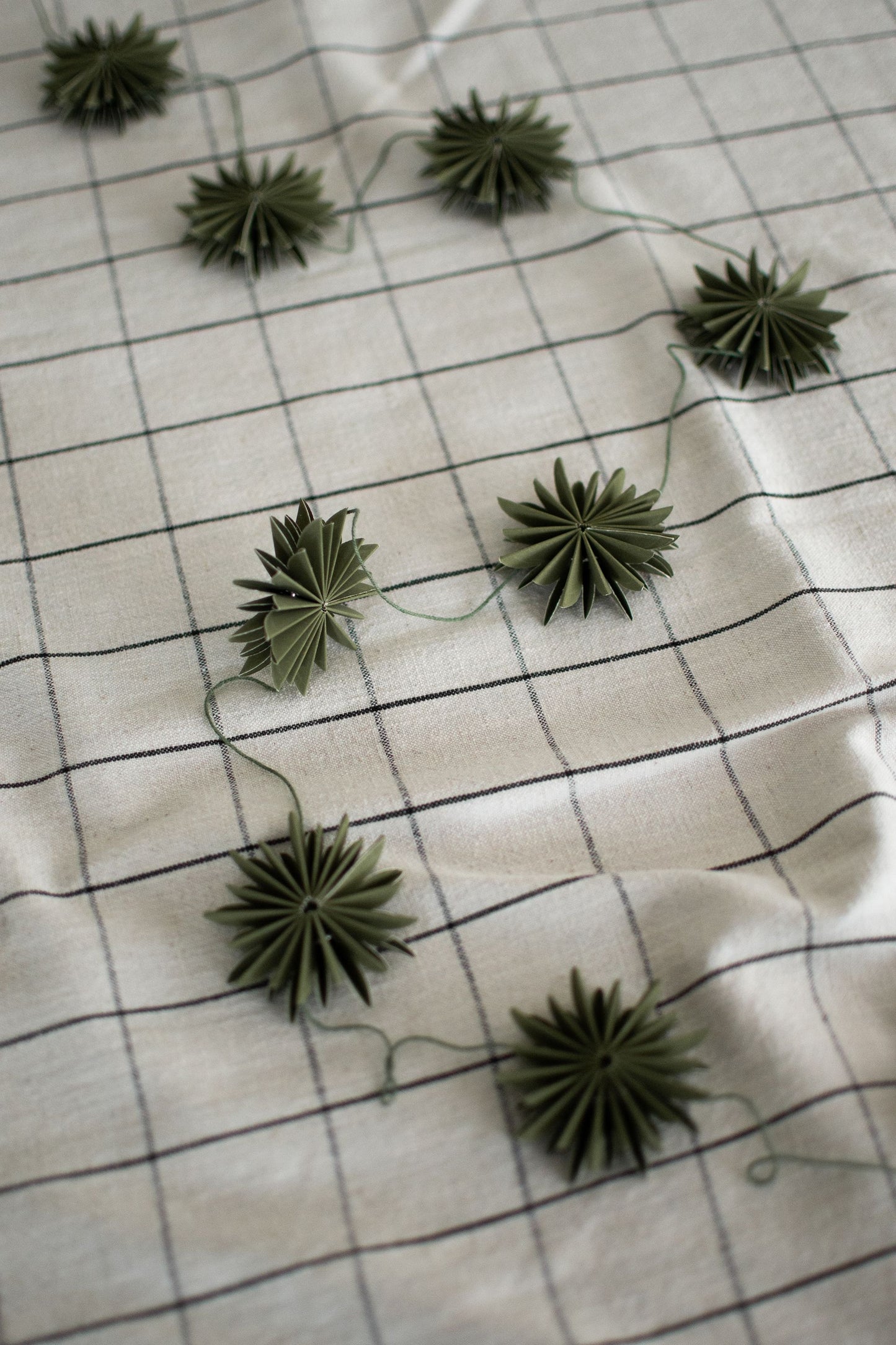 Papier Girlande FLAKES Green