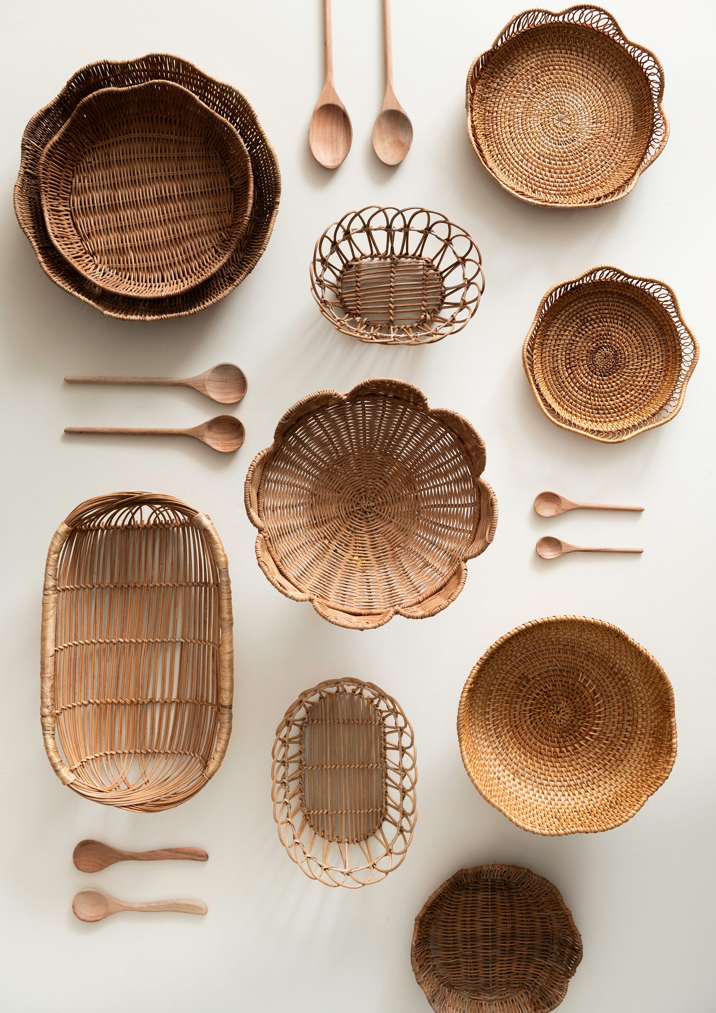 ANIRA Korb geflochten auf Fuß