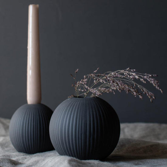 Vena Small dark grey vase - Cucina-Laura